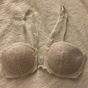Victoria’s Secret Coconut lace bra lightly line
